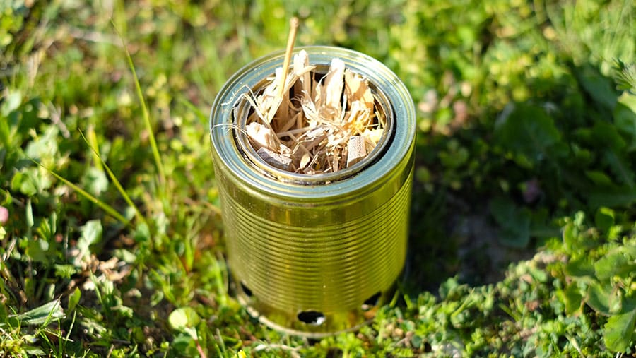 Comment charger et allumer un réchaud à bois à double paroi ?